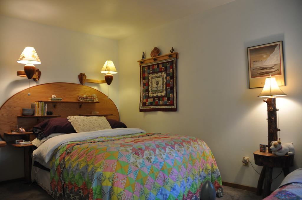 Whalesong Bed And Breakfast Homer Room photo